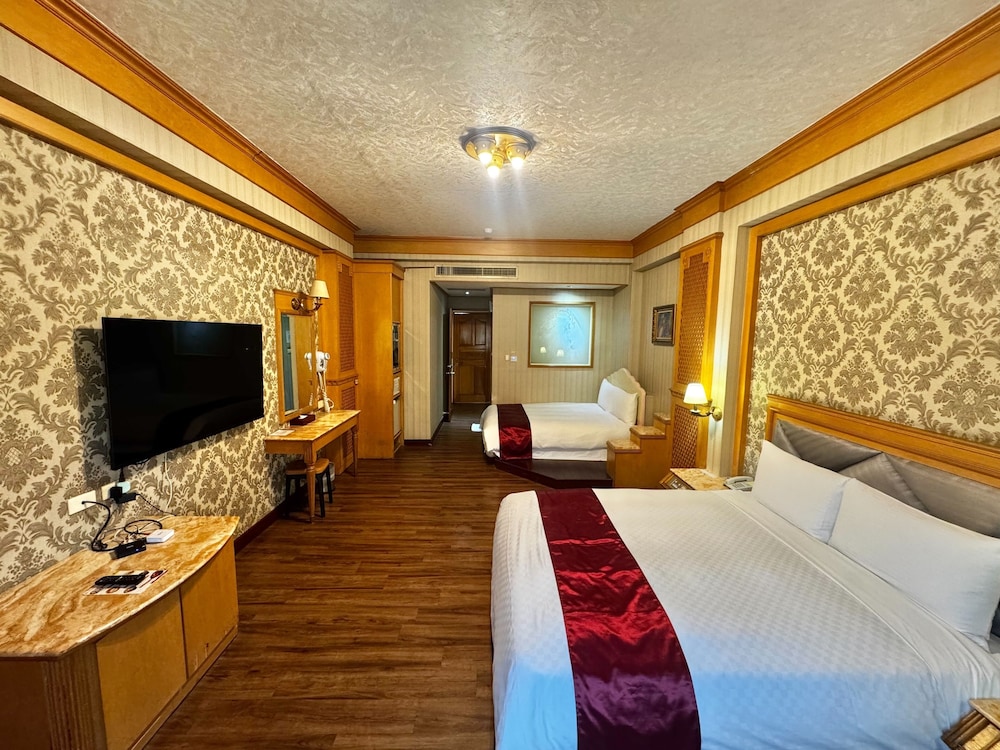STANDARD, QUADRUPLE, 2 DOUBLE BEDS