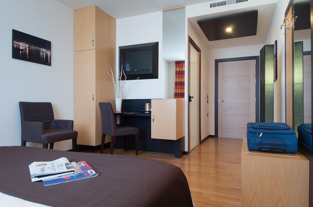 Sanlu Hotel 38/53