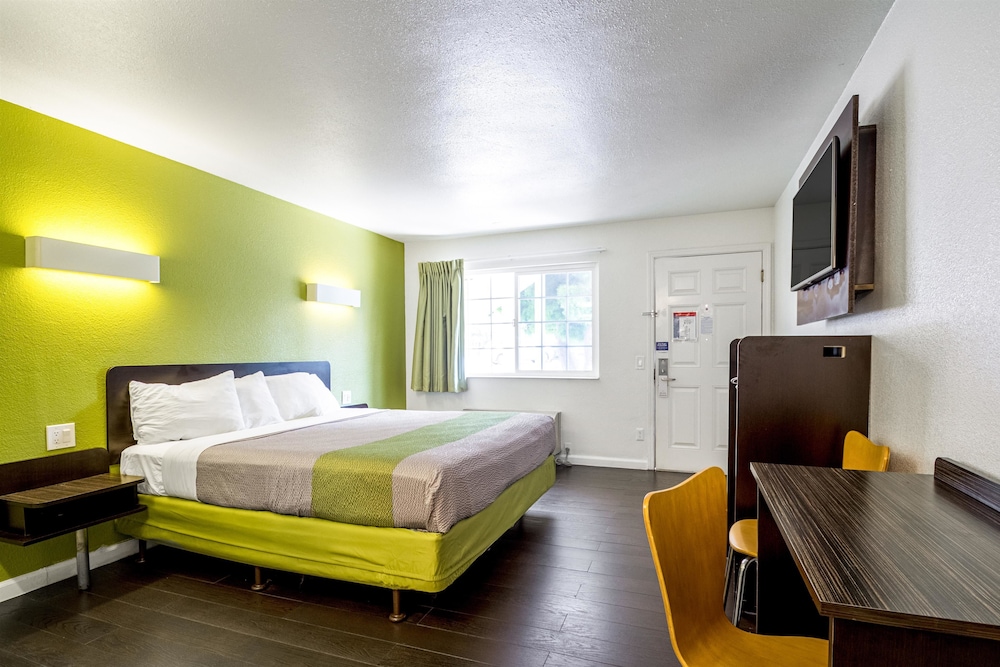Motel 6 Monterey Downtown 7/66