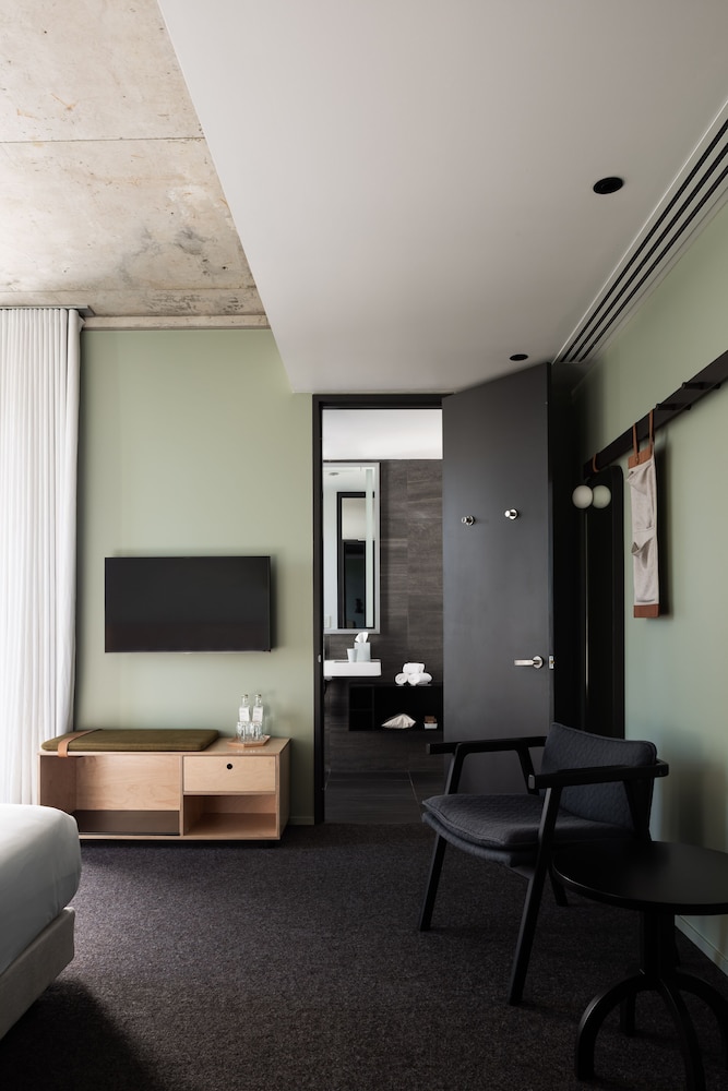 Alex Hotel Perth 49/72