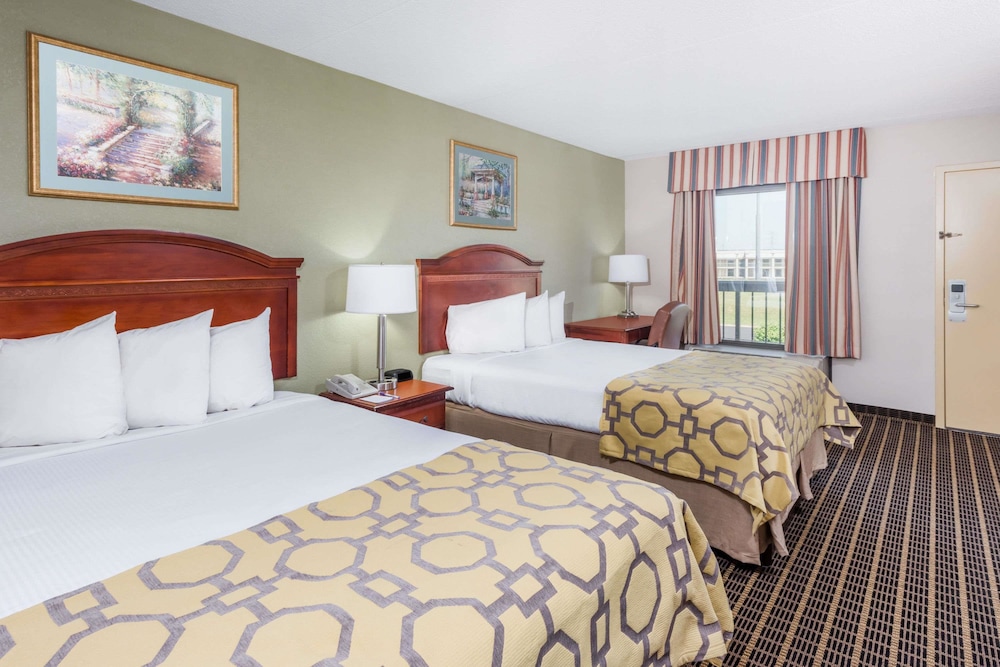 Baymont by Wyndham Clarksville Northeast 7/16