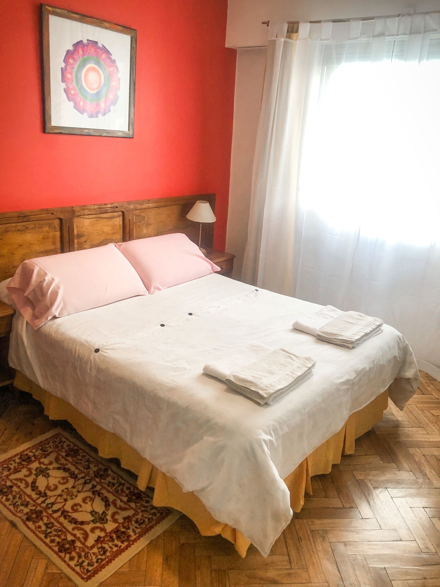 ROOM, QUEEN BED