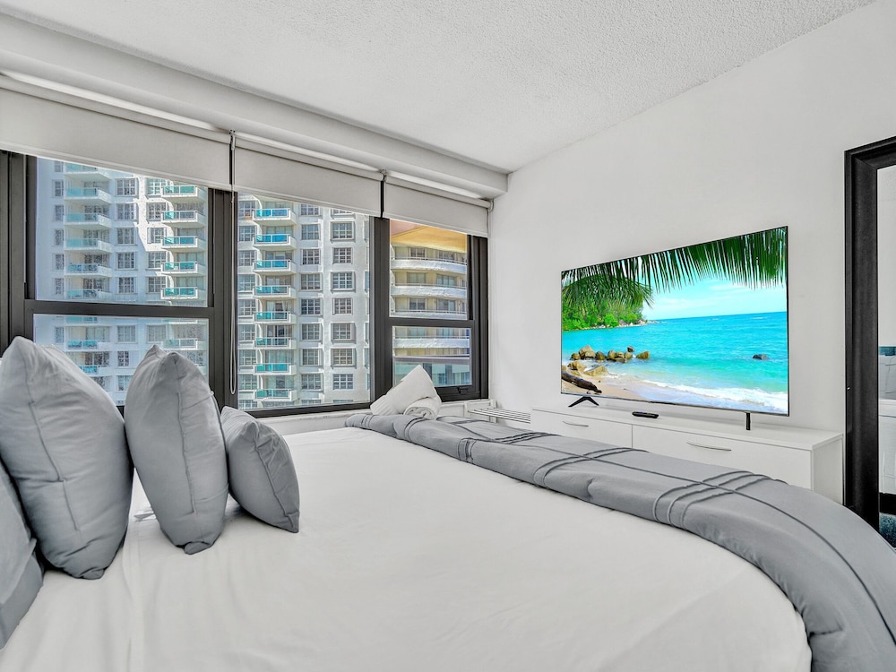 Condo, Fantastic, 1 King and 2 Queen Beds, Single Bed