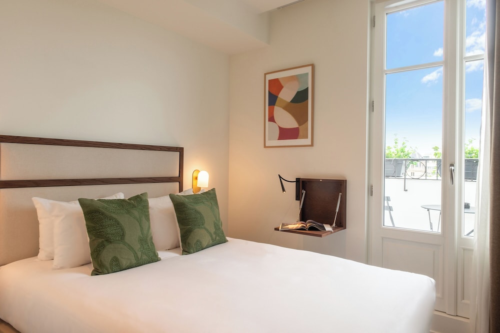 DELUXE, DOUBLE BED, BALCONY