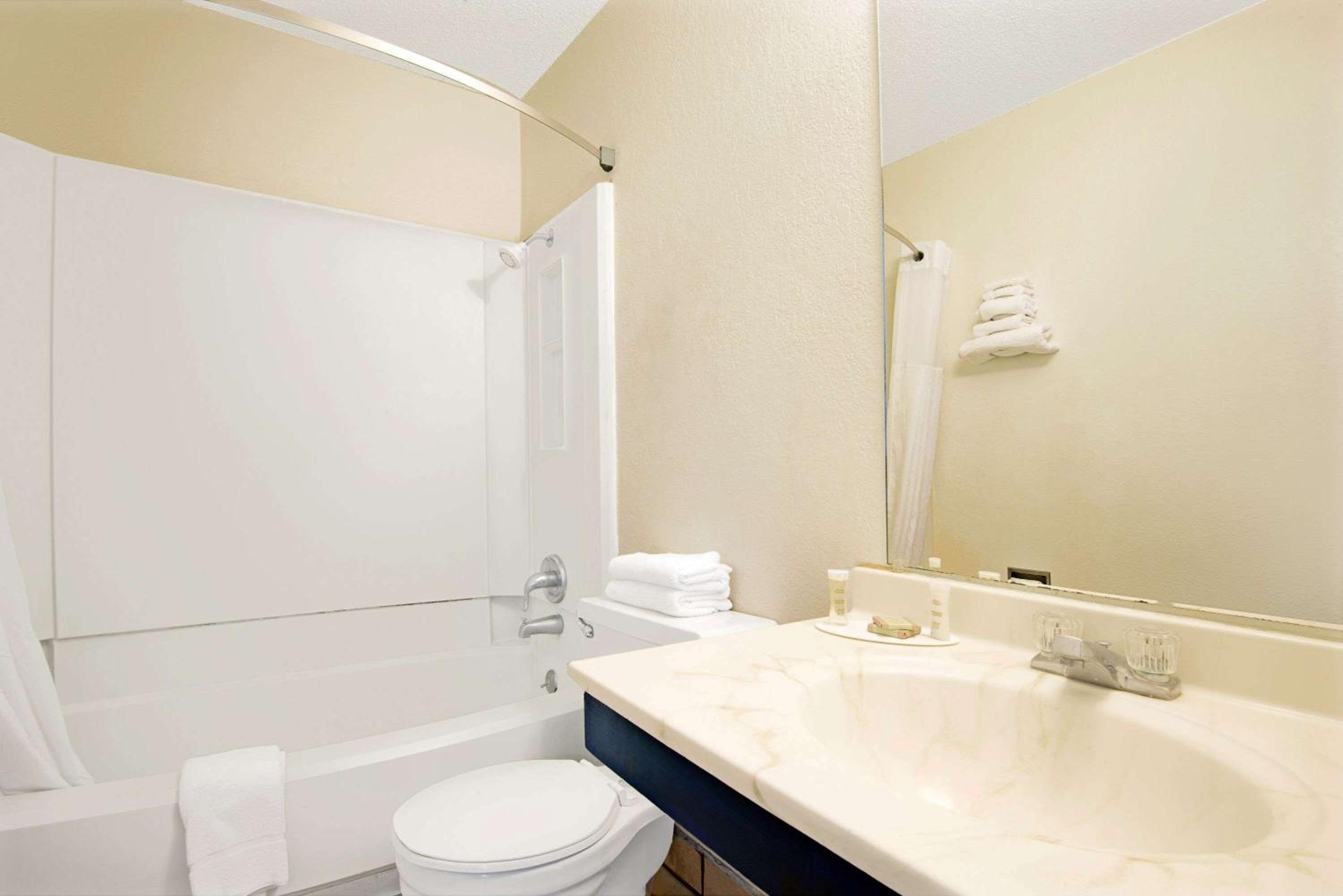 Super 8 by Wyndham Las Cruces University Area 19/21