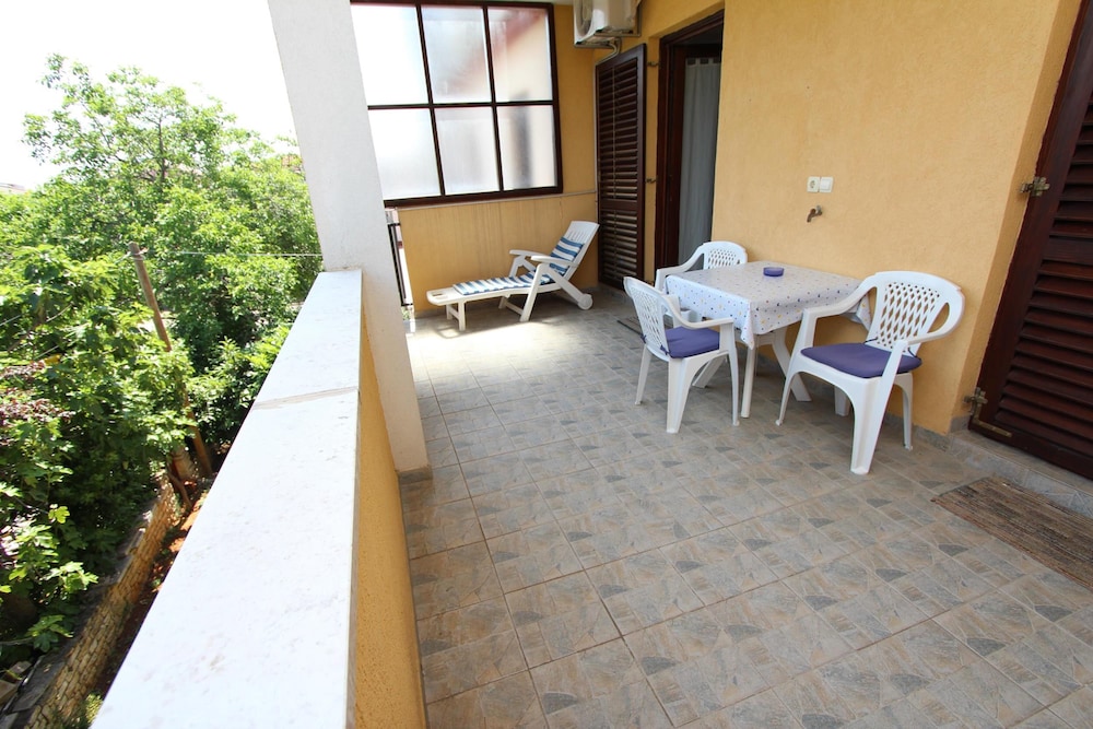 APARTMENTS LORA 31/66