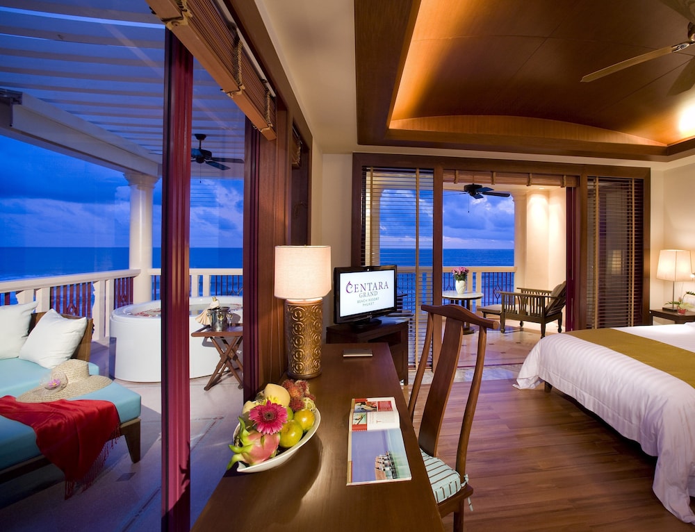 Centara Grand Beach Resort Phuket 53/85