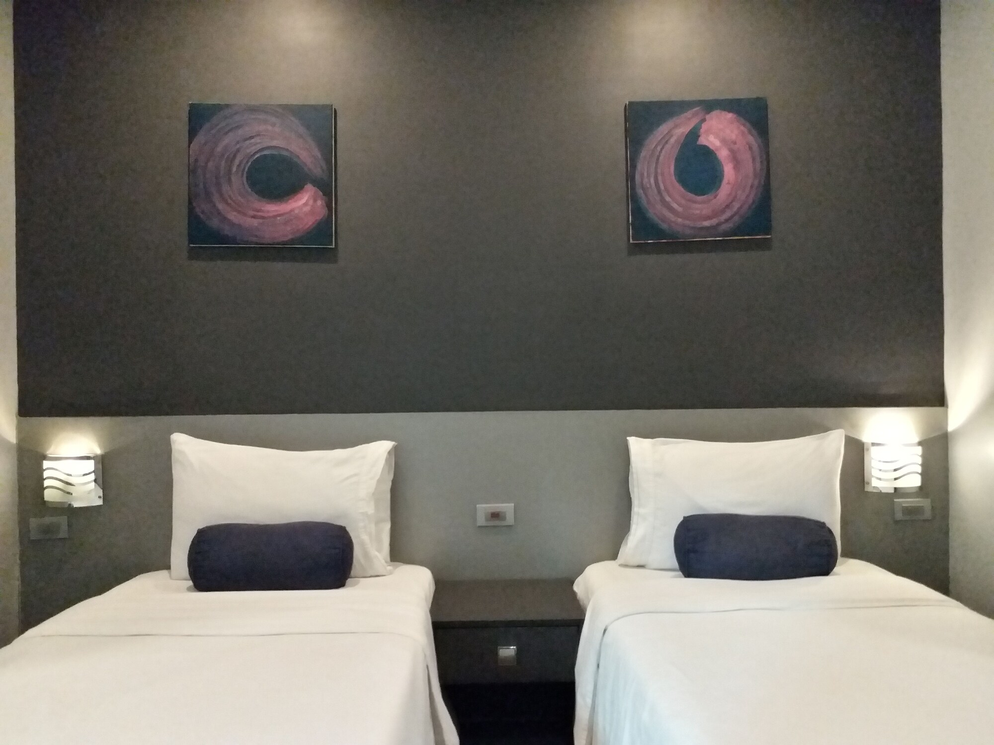Deluxe, Queen Bed