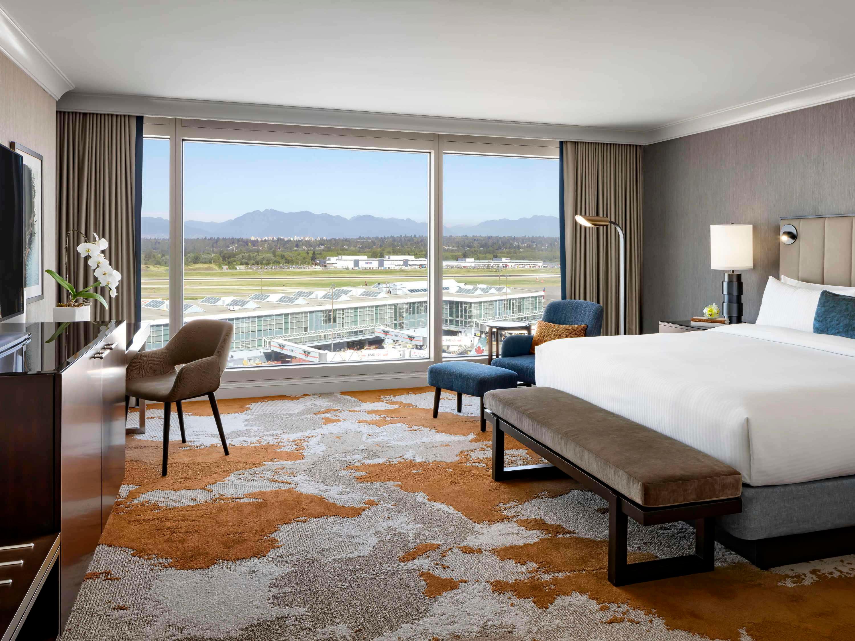 Spacious, Signature, King Bed, Runway and Mountain View, Runway View