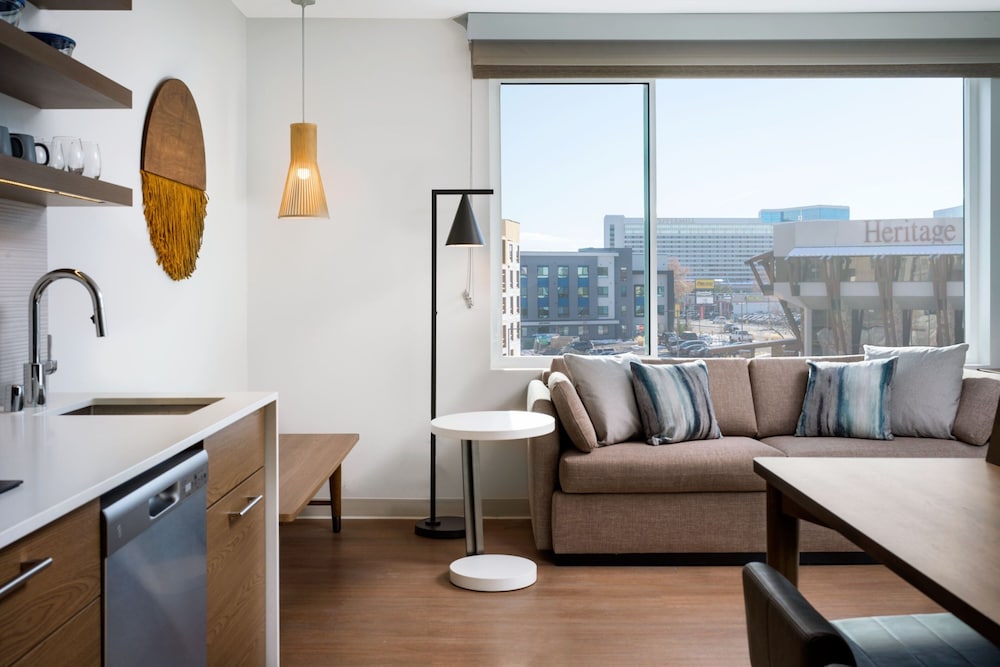 Element Reno Experience District 30/50