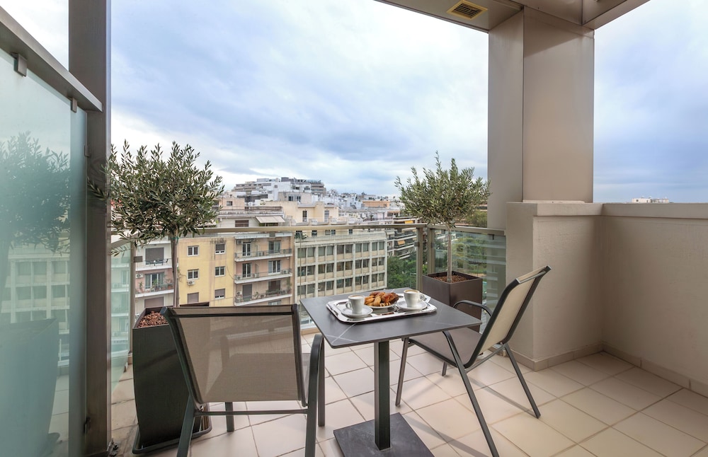 Ilisia Hotel 44/68