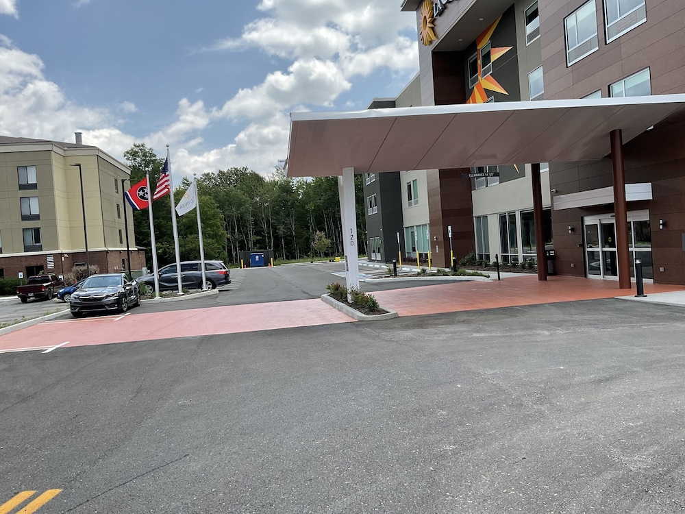 La Quinta Inn & Suites by Wyndham Manchester / Arnold AFB 33/42