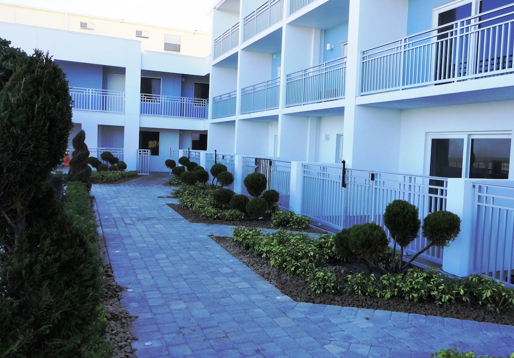 Lotus Boutique Inn Suites 50/57