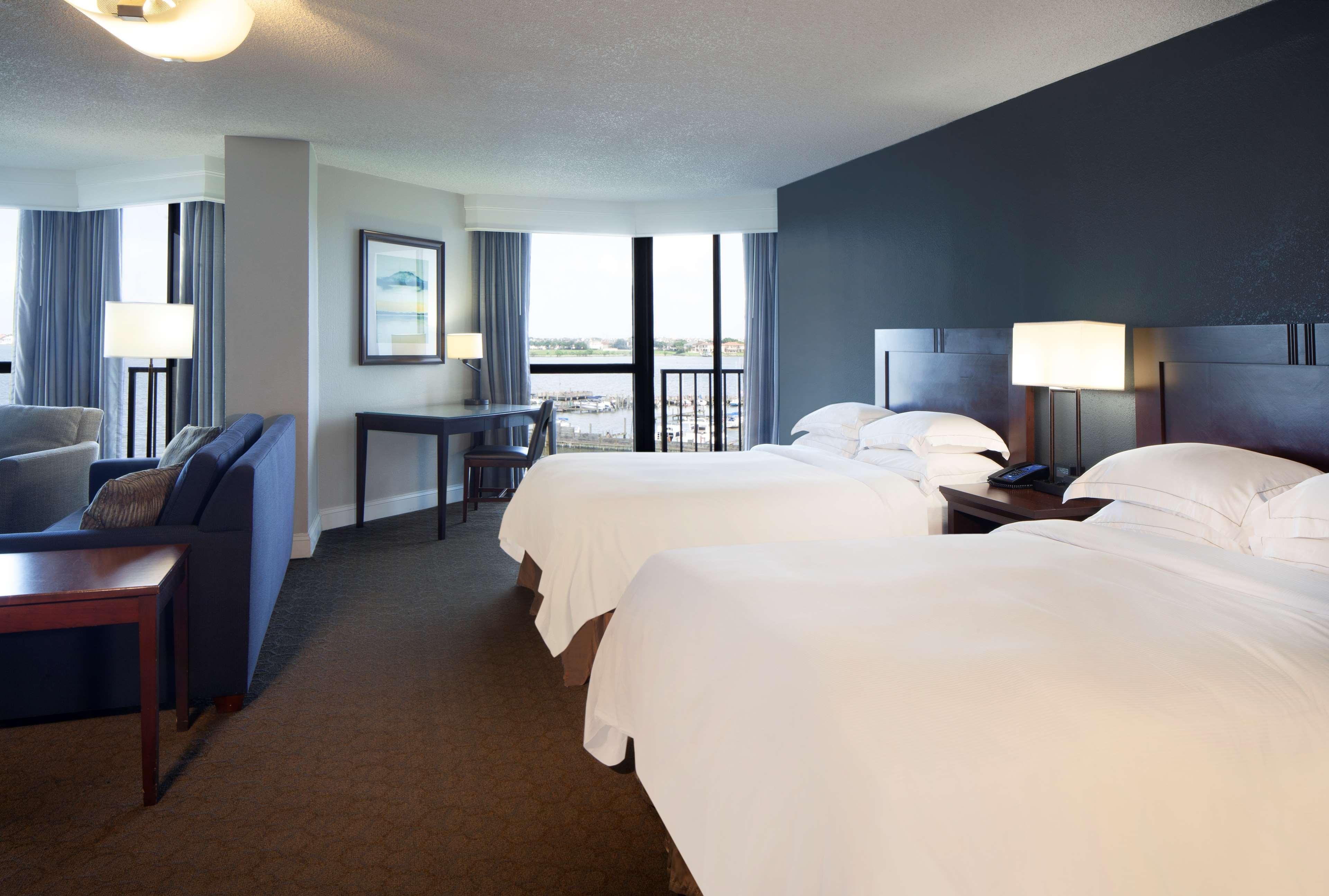 JUNIOR SUITE, 2 DOUBLE BEDS, MARINA VIEW, SOFA