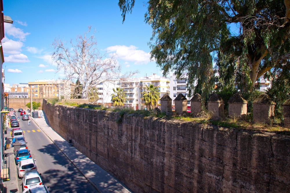 Hostal La Muralla 38/48