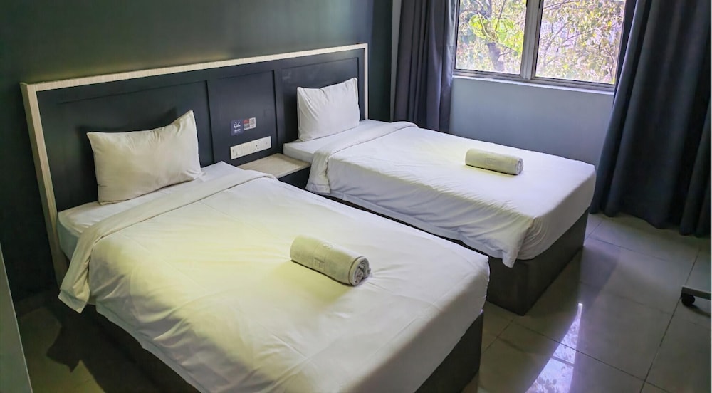 Hotel 99 - Kota Kemuning 31/67
