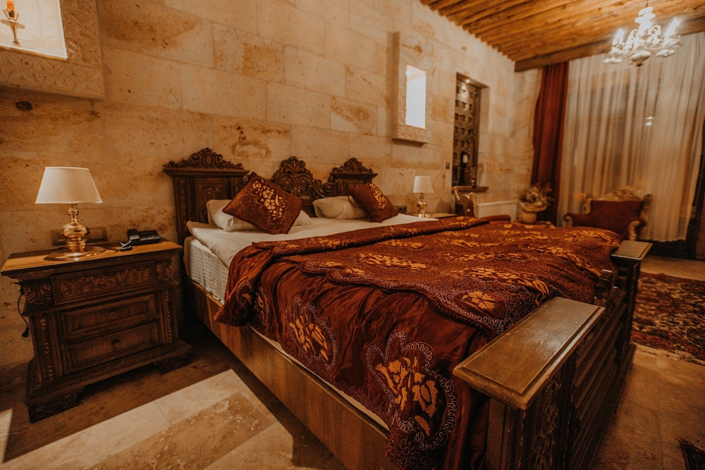 Serenus Cave Suites 15/50