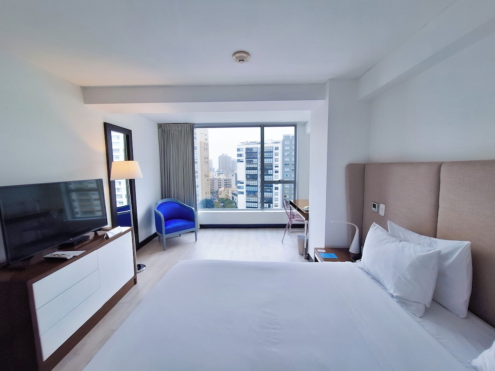 PREMIUM, QUEEN BED