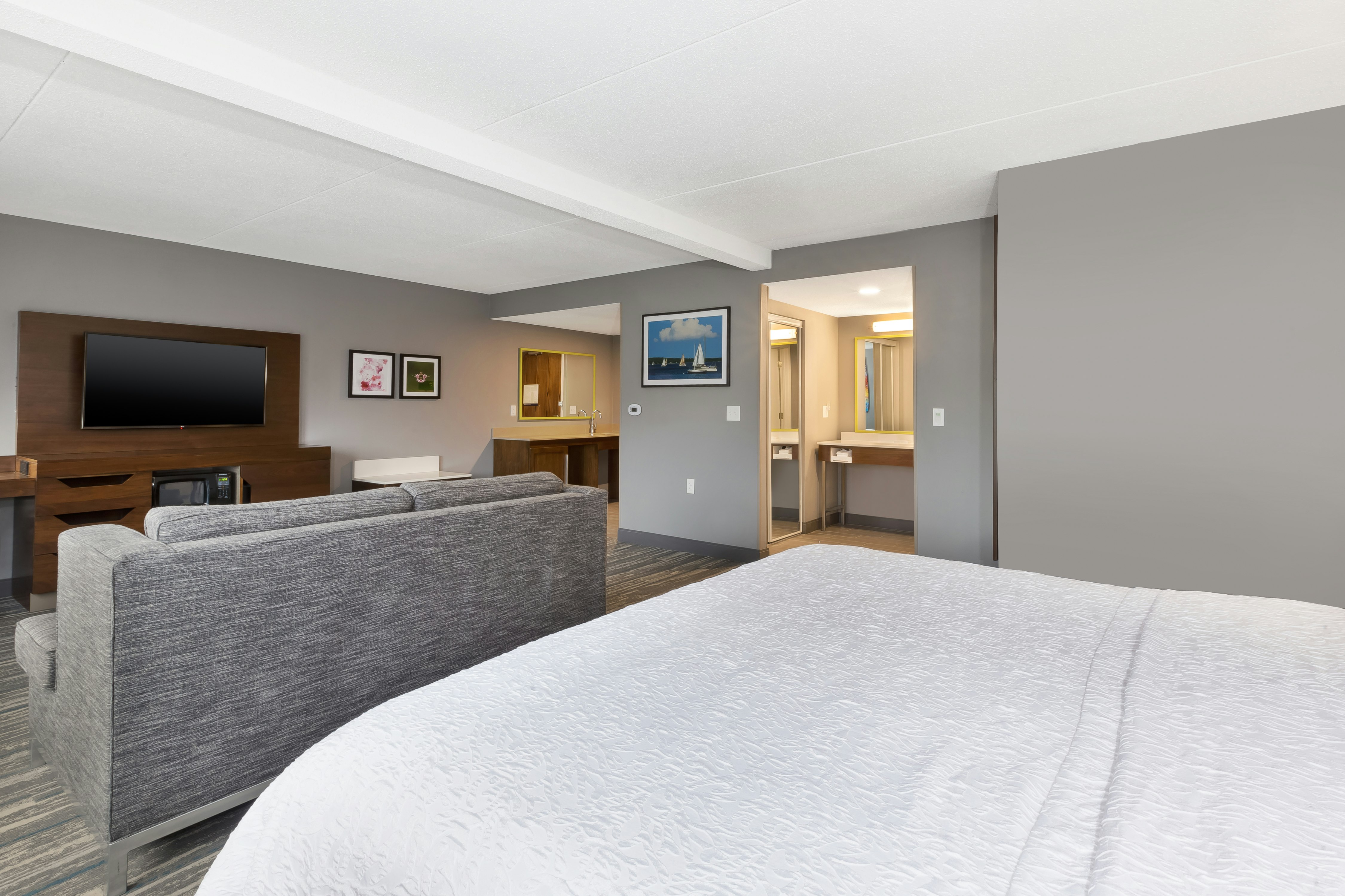 غرفة بسرير كينج لذوي الإعاقة، Hampton Inn Traverse City 6/10