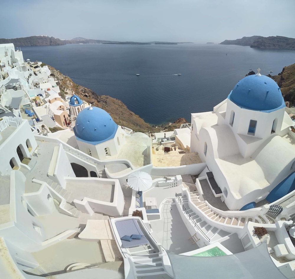 Cave Suite Oia 25/30