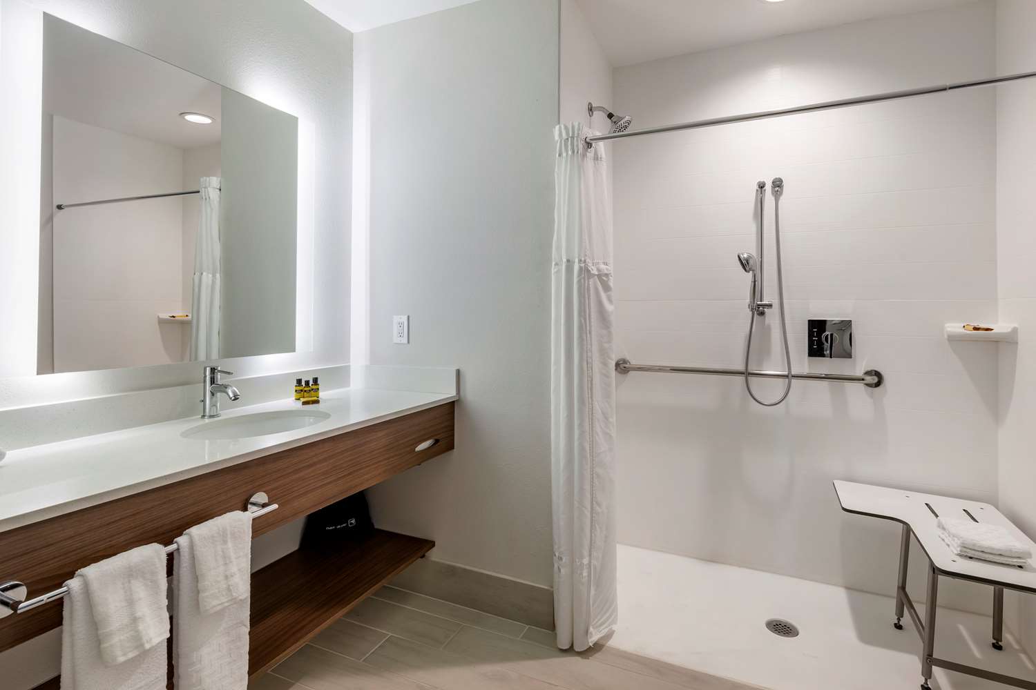 جناح بسريرين كوين مع أريكة بحوض استحمام لذوي الإعاقة، Best Western Plus Coachella Valley Inn & Suites 4/4