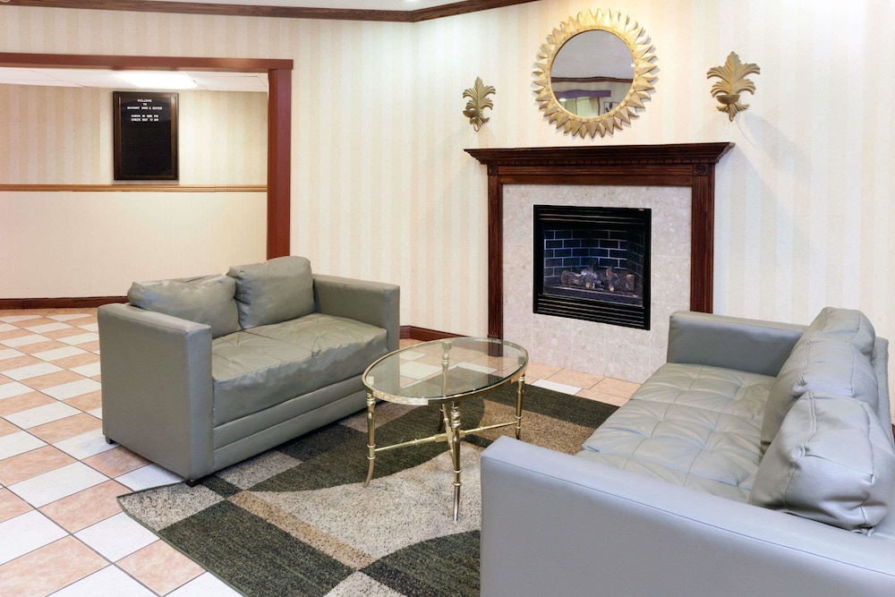 Baymont by Wyndham Chicago/Calumet City 22/37