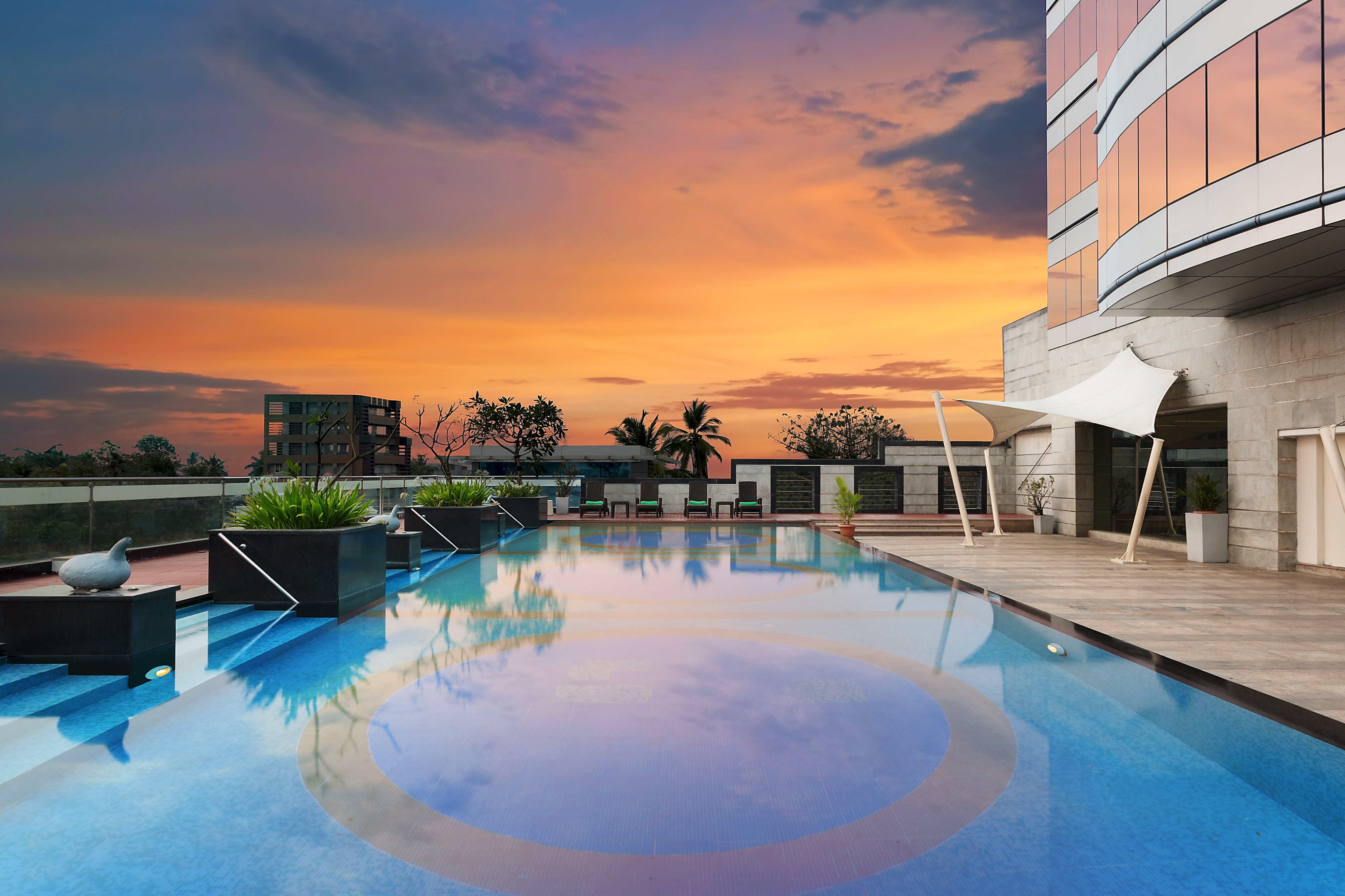 Holiday Inn Cochin 74/76