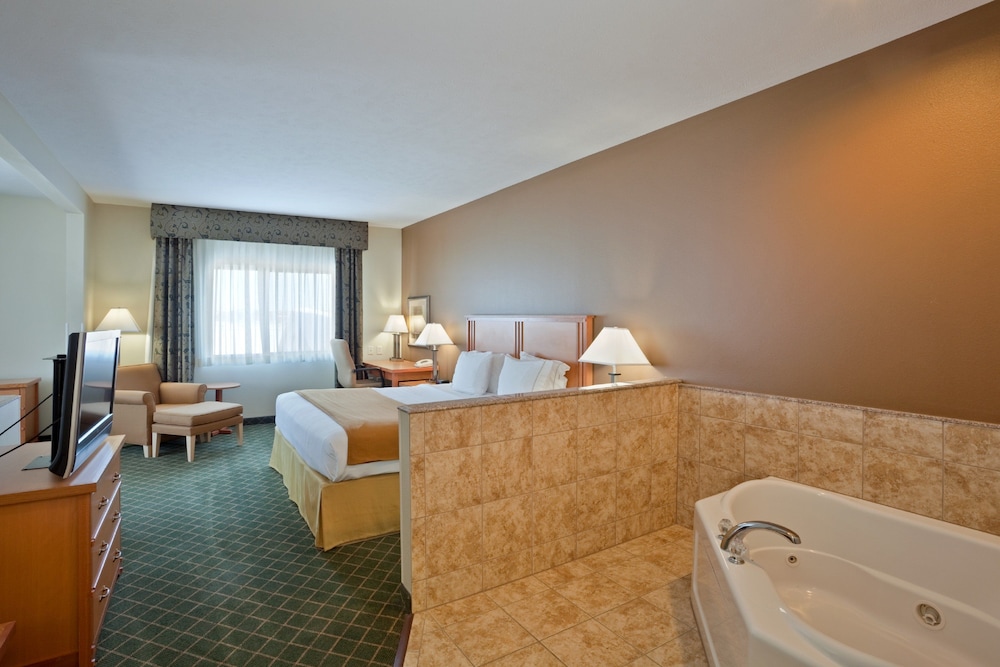 Holiday Inn Express and Suites Lincoln South 28/53
