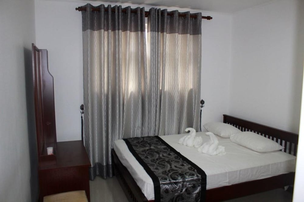 3 BEDROOMS, VILLA