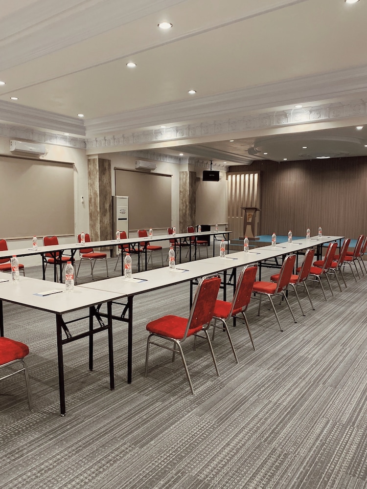 Paradise Hotel Tarakan 60/65