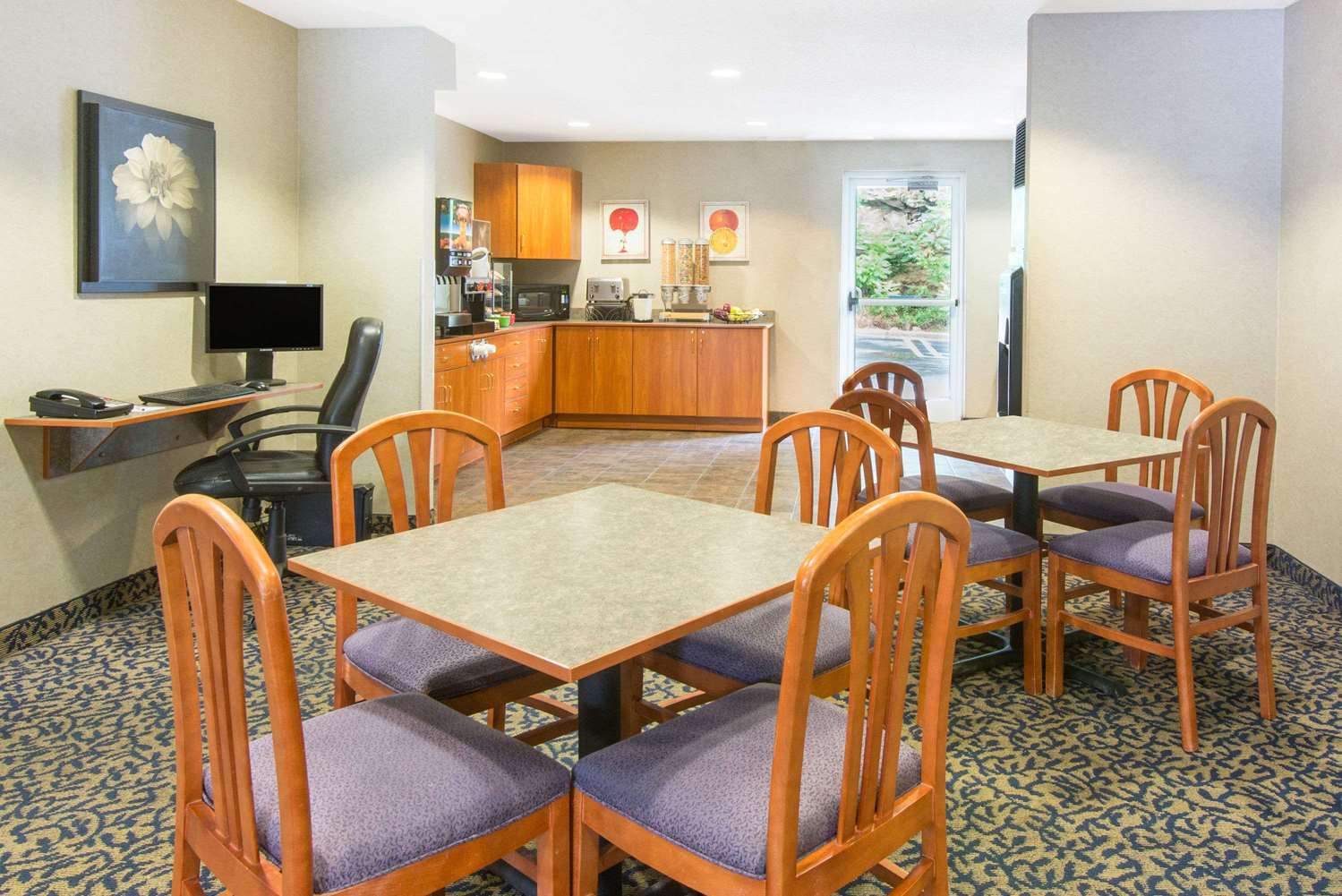 Microtel Inn & Suites By Wyndham Hazelton/Bruceton Mills 11/15