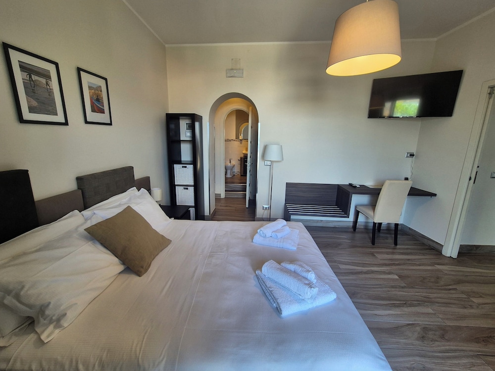 2 BEDROOMS, APARTMENT