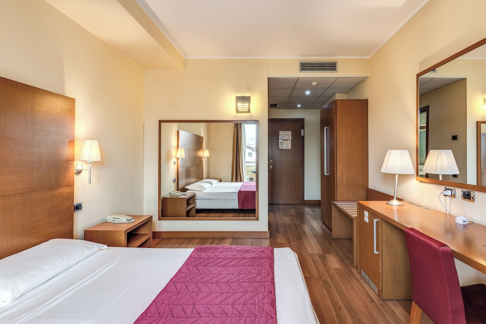 Luna Hotel Motel Airport 19/44