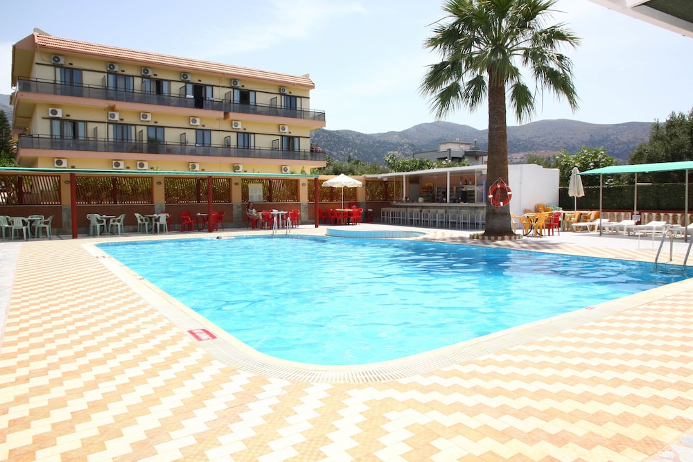 Triton Garden Hotel in MALIA
