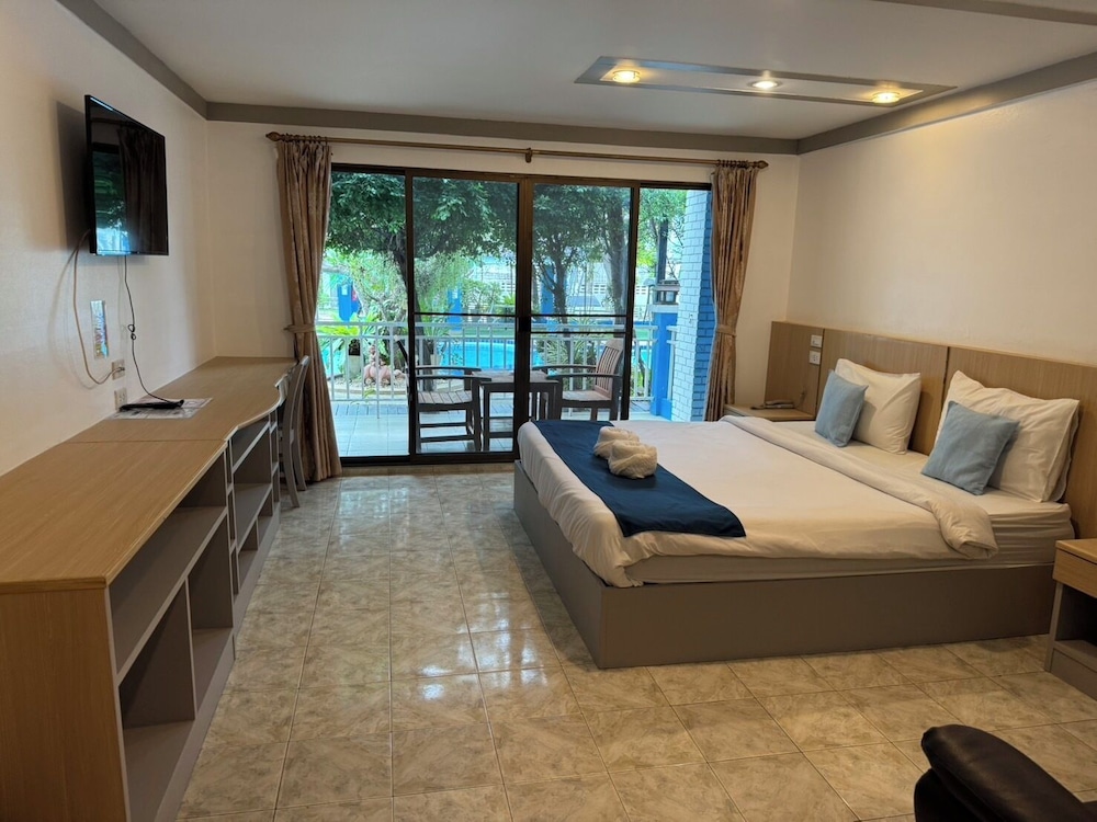 SUPERIOR, DOUBLE BED, POOL VIEW