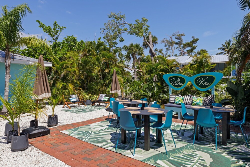 THE Palmview AND Sandpiper Inns 52/64