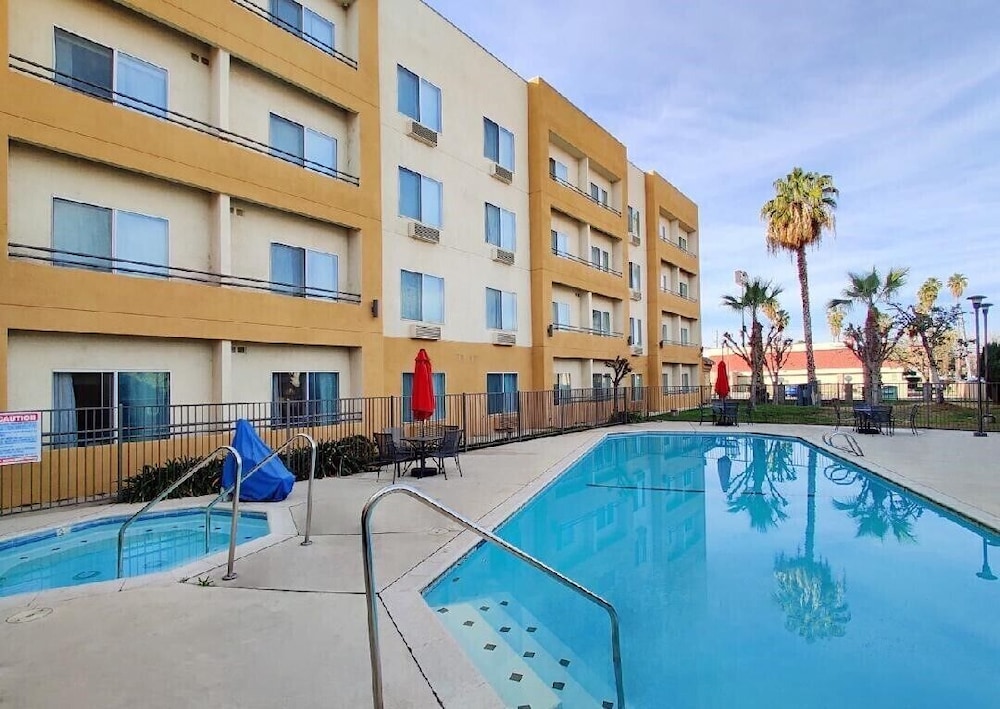 Ramada by Wyndham Bakersfield North 3/44