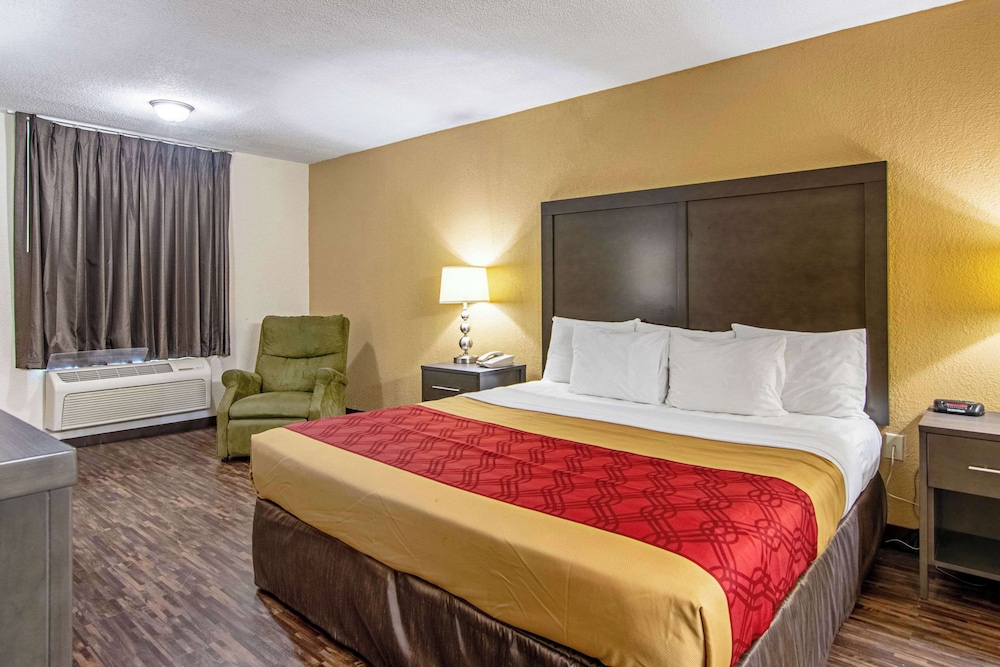 غرفة قياسية بسرير كينج للمدخنين، Econo Lodge Inn And Suites Matthews Charlotte 3/4