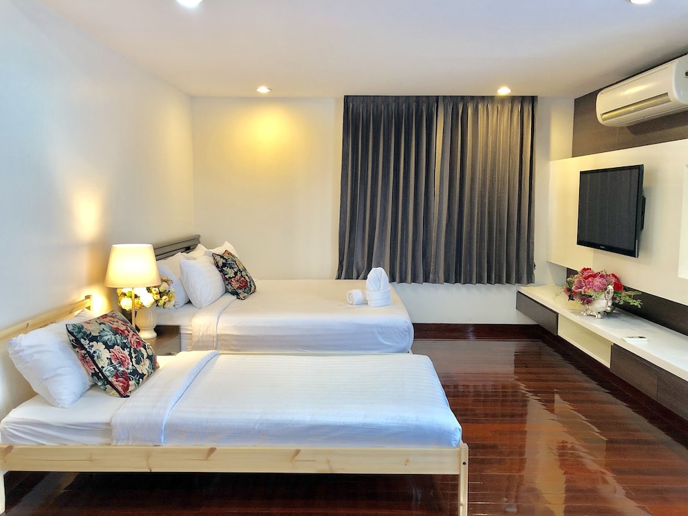 14 Place Sukhumvit Suites 14/66