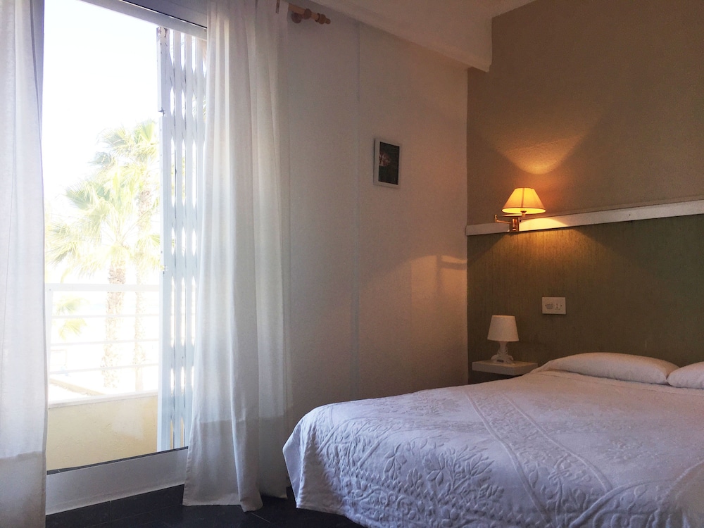 Malvarrosa Beach Rooms 15/41