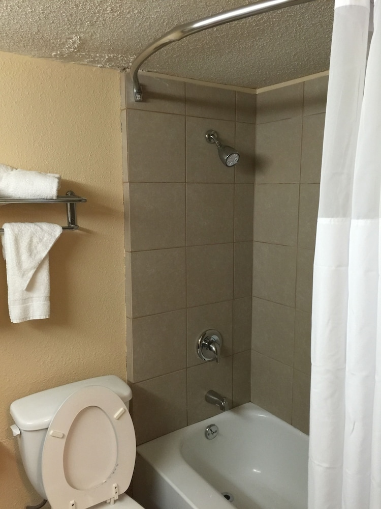 Quality Inn Saint Louis Airport 12/43