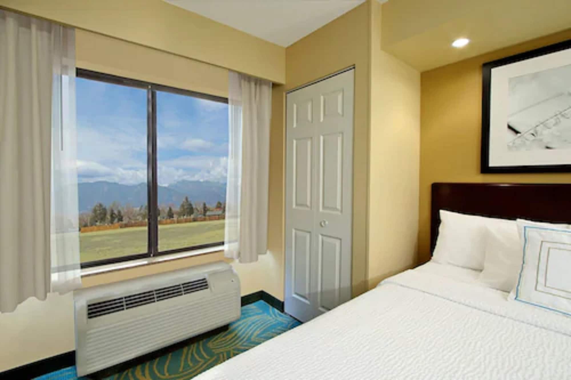 suite, multiple beds
