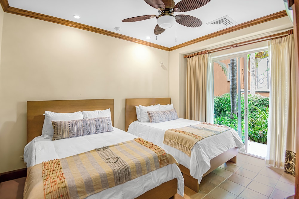 Hrg Condos At Los Suenos 10/50