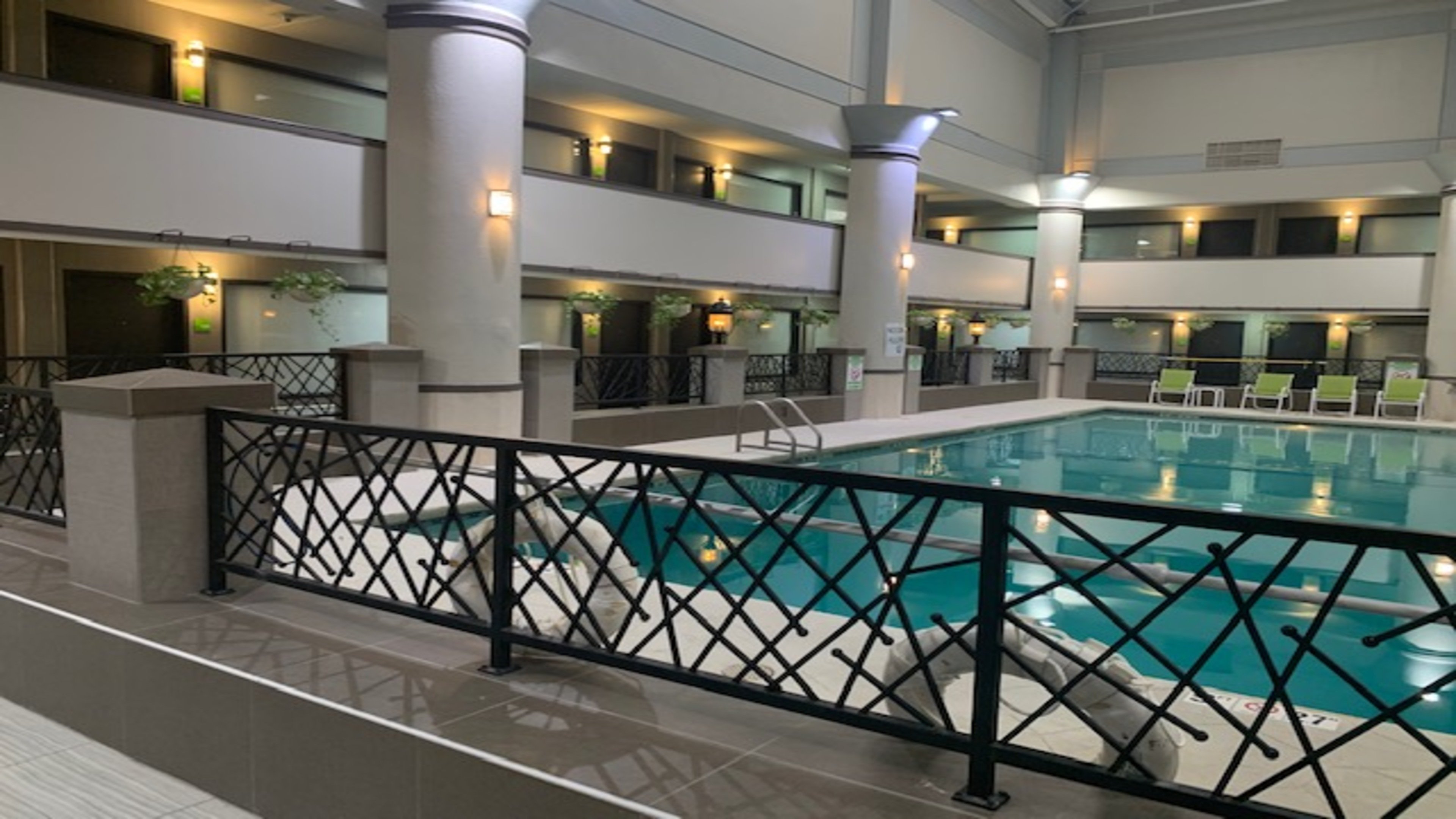 Holiday Inn & Suites Chicago North Shore (Skokie) 29/55