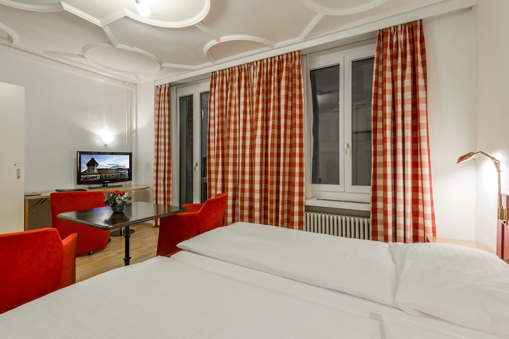 Urban, Comfort, Queen Bed