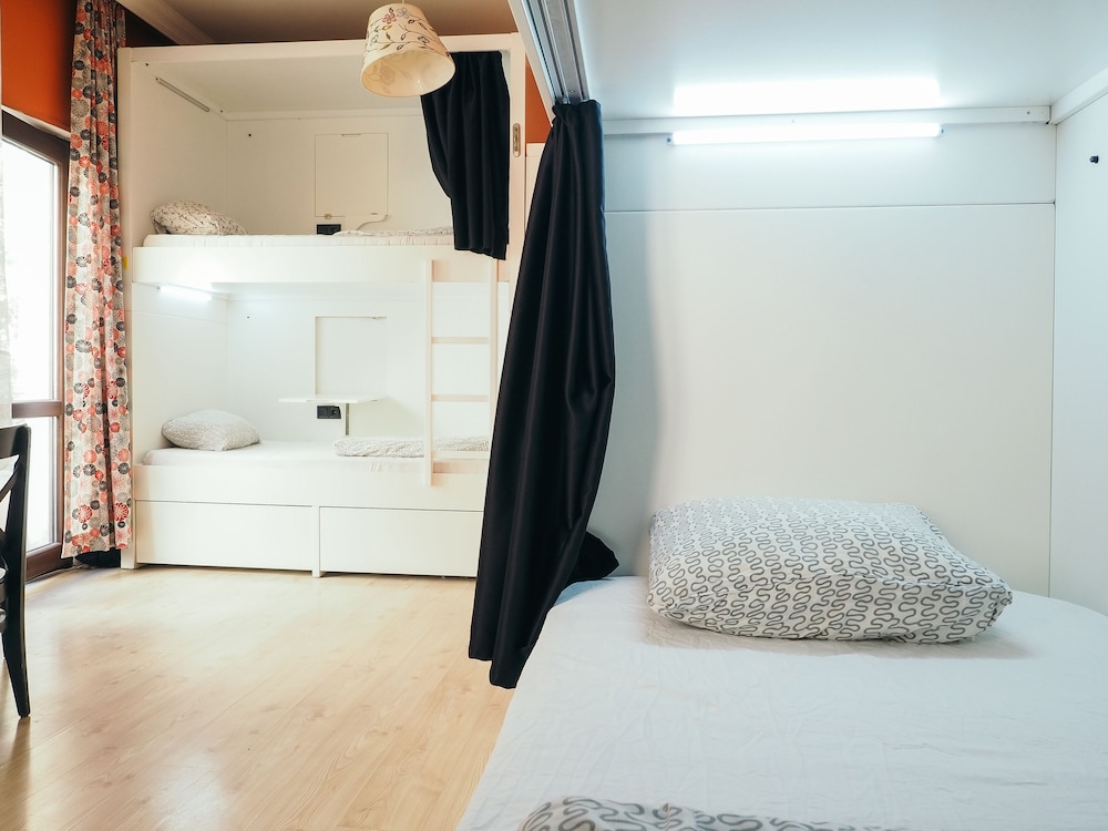 Deeps Hostel 9/44
