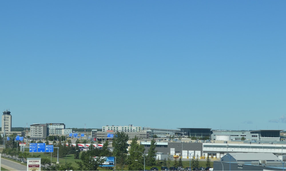 Hilton Winnipeg Airport Suites 3/65