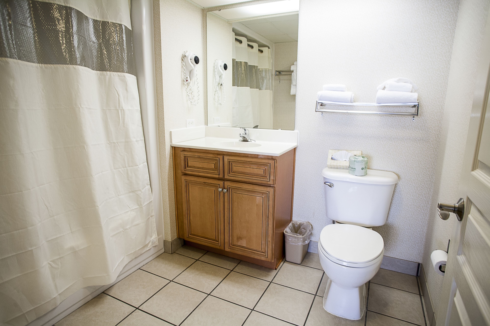 1 Bedroom, Pinnacle, Suite, King Bed, Murphy Bed, Ocean Front, Sofa، Compass Cove Resort 2/2