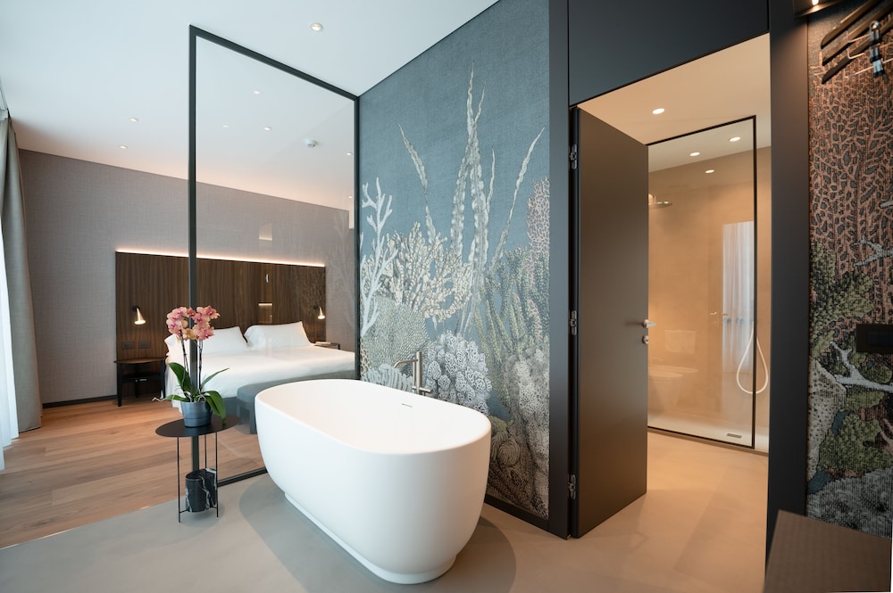 Duparc Contemporary Suites 67/73