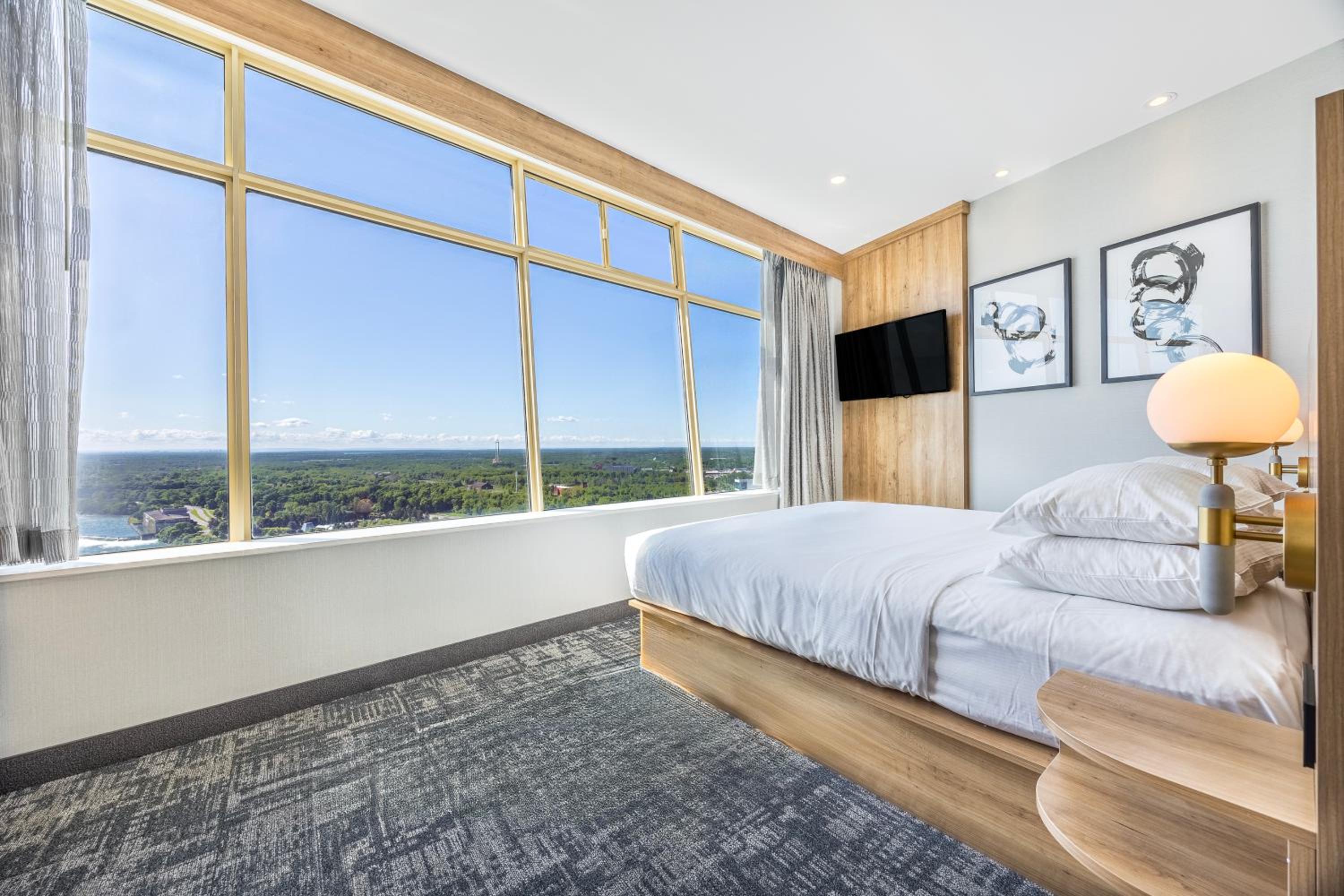Tower, King Bed, Canadian Falls View